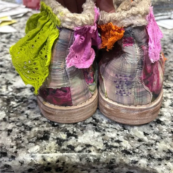 Magnolia Pearl Colorful Bunny Print Slippers. Pristine Condition, Never Worn - Picture 6 of 8